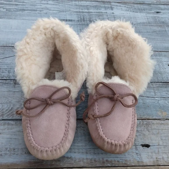 UGG Slippers - Picture 6 of 13